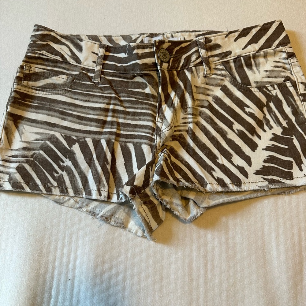 Express pattern shorts